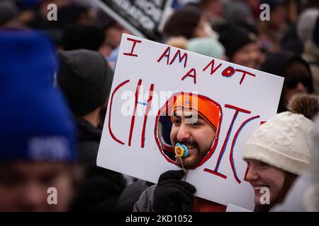 Ein Mann mit einem Schnuller verkündet sich während des jährlichen March for Life 49. in Washington, DC, „keine Wahl“. Tausende von Demonstranten kommen aus dem ganzen Land, um gegen Abtreibung zu marschieren und zu fordern, dass Roe v. Wade gestövert wird. Der marsch beginnt in der National Mall und endet am Obersten Gerichtshof. Es werden 50.000 Personen erwartet, die an der diesjährigen Veranstaltung teilnehmen werden. (Foto von Allison Bailey/NurPhoto) Stockfoto