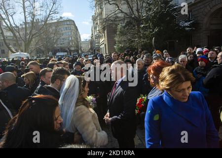 Der bulgarische Präsident Rumen Radev und die Vizepräsidentin Iliana Yotova stehen am 22. Januar 2022 in Sofia, Bulgarien, für den Beginn ihrer zweiten Amtszeit vor der Präsidentschaft. (Foto von Hristo Vlacev/NurPhoto) Stockfoto