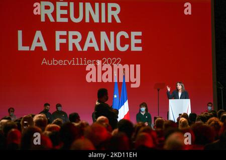 Die Kandidatin der linken Sozialistischen Partei (PS) Frankreichs für die Präsidentschaftswahl 2022, Anne Hidalgo, hält am 22. Januar 2022 in Aubervilliers, im Norden von Paris, eine Rede. (Foto von Michel Stoupak/NurPhoto) Stockfoto