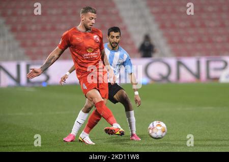 Toby Alderweireld (4) von Al Duhail in Aktion während des QNB Stars League-Spiels zwischen Al Duhail und Al Wakrah am 22. Januar 2022 im Grand Hamad Stadium in Doha, Katar. (Foto von Simon Holmes/NurPhoto) Stockfoto