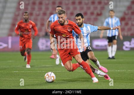 Toby Alderweireld (4) von Al Duhail in Aktion während des QNB Stars League-Spiels zwischen Al Duhail und Al Wakrah am 22. Januar 2022 im Grand Hamad Stadium in Doha, Katar. (Foto von Simon Holmes/NurPhoto) Stockfoto