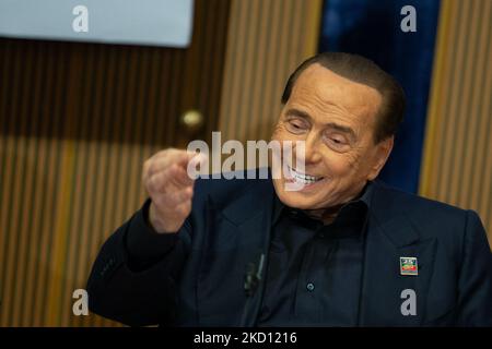 FILE PHOTO - der ehemalige italienische Premierminister Silvio Berlusconi zog sich am Samstag aus dem Rennen um die italienische Präsidentschaft zurück, sagte er in einer Erklärung. In der Akte Bild: Der ehemalige italienische Premier und Führer der Mitte-Rechts-Partei Forza Italia (FI) Silvio Berlusconi kommt in L'Aquila, Italien, am 26. Januar 2019. (Foto von Manuel Romano/NurPhoto) Stockfoto