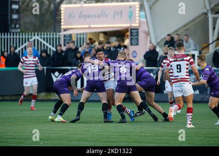 Patrick Mago von Wigan Warriors wird am Samstag, den 22.. Januar 2022, während des Freundschaftsspiel zwischen Newcastle Thunder und Wigan Warriors im Kingston Park, Newcastle, angegangen. (Foto von Chris Lishman/MI News/NurPhoto) Stockfoto