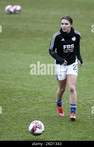 BURTON ON TRENT, GROSSBRITANNIEN. JAN 23. Shannon O'Brien aus Leicester City mit dem Ball beim Warm-up vor dem Barclays FA Women's Super League-Spiel zwischen Leicester City und Aston Villa am Sonntag, 23.. Januar 2022, im Pirelli Stadium, Burton Upon Trent. (Foto von Kieran Riley/MI News/NurPhoto) Stockfoto