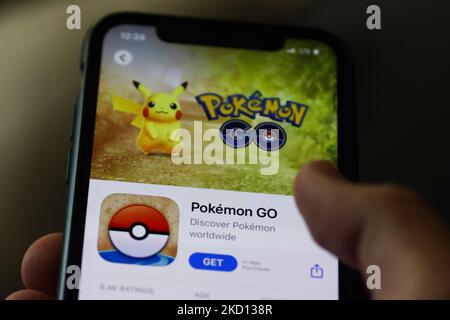 Das Pokemon GO-Logo im App Store, das auf einem Telefonbildschirm angezeigt wird, ist auf diesem Illustrationsfoto zu sehen, das am 23. Januar 2022 in Krakau, Polen, aufgenommen wurde. (Foto von Jakub Porzycki/NurPhoto) Stockfoto