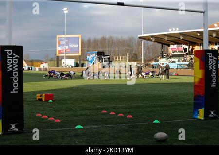 NEWCASTLE UPON TYNE, GROSSBRITANNIEN. JAN 23. Thunder-Spieler wärmen sich vor dem Freundschaftsspiel zwischen Newcastle Thunder und Wigan Warriors im Kingston Park, Newcastle, am Samstag, 22.. Januar 2022 auf. (Foto von Chris Lishman/MI News/NurPhoto) Stockfoto