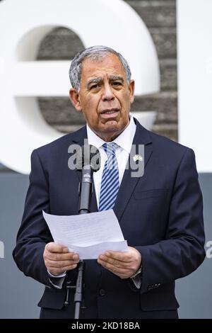 Der Präsident der Knesset Mickey Levy gibt während der Aktion #WeRemember am 25. Januar 2022 vor dem Reichstagsgebäude in Berlin eine Erklärung ab. (Foto von Emmanuele Contini/NurPhoto) Stockfoto
