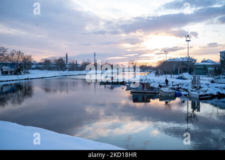 Schneeszenen in Istanbul am 25. Januar 2022. (Foto von Erhan Demirtas/NurPhoto) Stockfoto