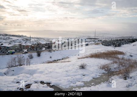 Schneeszenen in Istanbul am 25. Januar 2022. (Foto von Erhan Demirtas/NurPhoto) Stockfoto