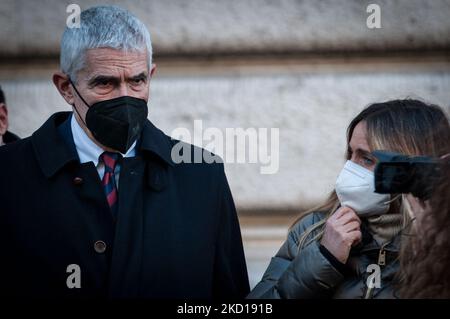 Pier Ferdinando Casini steht vor der zweiten Wahlsitzung, als das italienische Parlament am 25. Januar 2022 in Rom, Italien, für einen neuen Präsidenten stimmt. Das italienische parlament begann, für einen neuen Staatschef zu stimmen, der den scheidenden Sergio Mattarella ersetzen sollte. (Foto von Andrea Ronchini/NurPhoto) vor der zweiten Wahlsitzung, als das italienische Parlament am 25. Januar 2022 in Rom, Italien, für einen neuen Präsidenten stimmt. Das italienische parlament begann, für einen neuen Staatschef zu stimmen, der den scheidenden Sergio Mattarella ersetzen sollte. (Foto von Andrea Ronchini/NurPhoto) Stockfoto