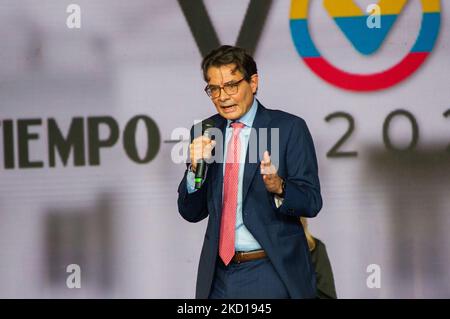 Alejandro Gaviria, ehemaliger Dekan der Andes-Universität und Präsidentschaftskandidat der Koalition „Coalicion de la Esperanza“, spricht während der ersten Debatte über Präsidentschaftskandidaten in Bogota, Kolumbien, am 25. Januar 2022. (Foto von Sebastian Barros/NurPhoto) Stockfoto