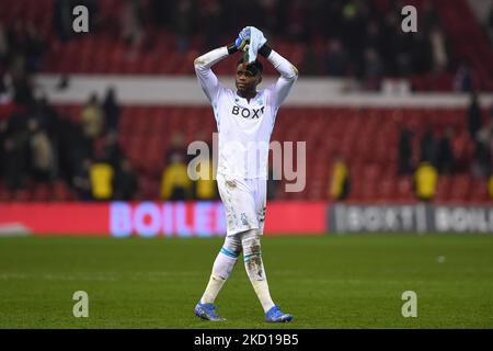 Torhüter Brice Samba aus Nottingham Forest feiert am Dienstag, dem 25.. Januar 2022, den Sieg beim Sky Bet Championship-Spiel zwischen Nottingham Forest und Barnsley am City Ground, Nottingham. (Foto von Jon Hobley/MI News/NurPhoto) Stockfoto