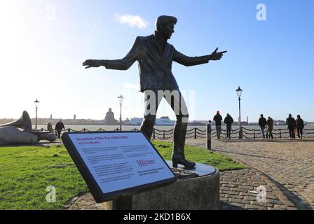 Skulptur von Billy Fury (1940-1983), einem der berühmtesten Stars Liverpools, angefertigt vom lokalen Bildhauer Tom Murphy, als bleibende Hommage, Großbritannien Stockfoto