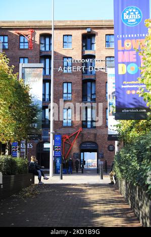 Das historische Royal Albert Dock, Heimat des Beatles Story Museums, liegt an Liverpools Uferpromenade in Großbritannien Stockfoto