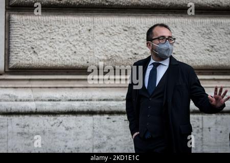 Der italienische Senator Alfonso Bonafede verlässt das italienische Parlament am 5. Tag der Wahl des Präsidenten der Republik, am 28. Januar 2022 in Rom, Italien. Das italienische Parlament stimmt für einen neuen Staatschef, der den scheidenden Sergio Mattarella ersetzen soll. (Foto von Andrea Ronchini/NurPhoto) Stockfoto