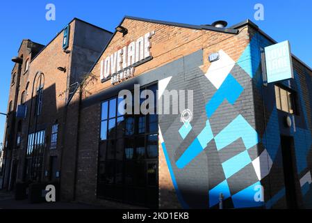 Das Baltic Triangle, einst ein Industriegebiet, ist ein unabhängiges, edgy, kreatives und digitales Viertel mit coolen Cafés und Indie-Start-ups in ehemaligen Lagerhäusern in der Jamaica Street in Liverpool, Großbritannien Stockfoto