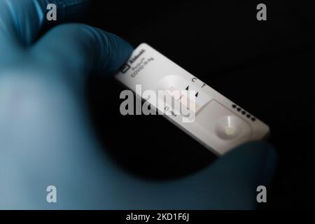 Ein negatives Ergebnis des schnellen Antigen-Tests ist in dieser Abbildung zu sehen, die am 29. Januar 2021 in Krakau, Polen, aufgenommen wurde. (Foto von Jakub Porzycki/NurPhoto) Stockfoto