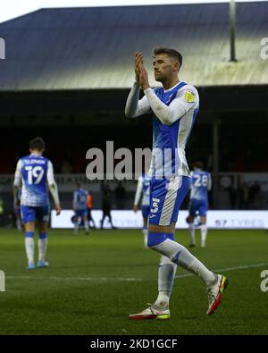 Patrick Brough von Barrow AFC applaudiert den Fans während des Sky Bet League 2-Spiels zwischen Newport County und Barrow bei der Rodney Parade, Newport, am Samstag, 29.. Januar 2022. (Foto von Kieran Riley/MI News/NurPhoto) Stockfoto