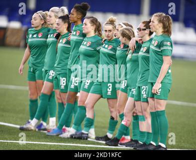 L-R Coventry United Spieler warten auf Entgelte Coventry United LFC Mollie Green, Coventry United LFC Freya Thomas, Coventry United LFC Elisha N'dOW Coventry United LFC Katie Wilkinson Coventry United LFC Nat Johnson Olivia Ferguson, Katy Morriis und Coventry Vereinigten LFC Natalie Haigh während der vierten Runde des FA Women's FA Cup, die zwischen Billericay Town Women und Coventry United WFC am 30.. Januar 2022 im New Lodge Stadium in Billericay, Großbritannien stattfindet (Foto von Action Foto Sport/NurPhoto) Stockfoto