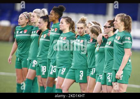 L-R Coventry United Spieler warten auf Entgelte Coventry United LFC Mollie Green, Coventry United LFC Freya Thomas, Coventry United LFC Elisha N'dOW Coventry United LFC Katie Wilkinson Coventry United LFC Nat Johnson Olivia Ferguson, Katy Morriis und Coventry Vereinigten LFC Natalie Haigh während der vierten Runde des FA Women's FA Cup, die zwischen Billericay Town Women und Coventry United WFC am 30.. Januar 2022 im New Lodge Stadium in Billericay, Großbritannien stattfindet (Foto von Action Foto Sport/NurPhoto) Stockfoto