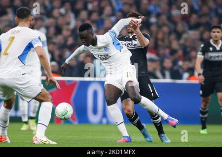 Marseille, Frankreich. 7. April 2022. Marseille spielt Pape Gueye (Mitte) während eines Fußballspieles der UEFA Conference League zwischen Olympique Marseille und dem FC PAOK (Foto: © Giannis Papanikos/ZUMA Press Wire) Stockfoto