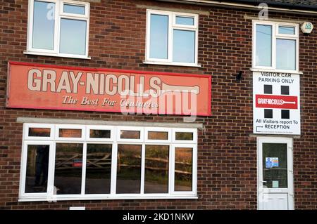 Außerhalb des Greys-Nicholls Cricket Fledermaus Hauptquartier und Fabrik im East Sussex Dorf Robertsbridge.das Unternehmen stammt aus dem Jahr 1975. Stockfoto