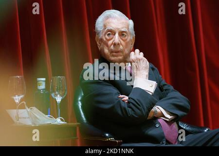 Mario Vargas Llosa nimmt am Forum der Iberoamerikanischen Kommission in Madrid Teil 1. Februar 2022 Spanien (Foto: Oscar Gonzalez/NurPhoto) Stockfoto