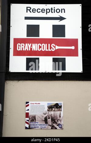 Außerhalb des Greys-Nicholls Cricket Fledermaus Hauptquartier und Fabrik im East Sussex Dorf Robertsbridge.das Unternehmen stammt aus dem Jahr 1975. Stockfoto