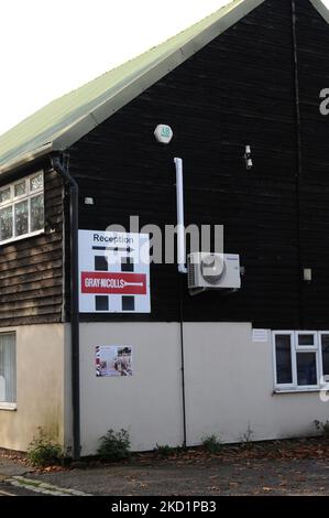 Außerhalb des Greys-Nicholls Cricket Fledermaus Hauptquartier und Fabrik im East Sussex Dorf Robertsbridge.das Unternehmen stammt aus dem Jahr 1975. Stockfoto