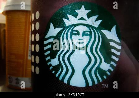 Das Starbucks Logo ist am 29. Januar 2022 in Krakau, Polen, zu sehen. (Foto von Beata Zawrzel/NurPhoto) Stockfoto