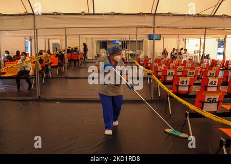 Die Krankenhausbelegung im IESS Quito Sur Hospital ist aufgrund der COVID-19-Pandemie am 2. Februar 2022 in Quito, Ecuador, zurückgegangen (Foto: Rafael Rodriguez/NurPhoto) Stockfoto