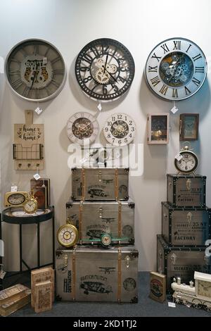 Dekorative Elemente werden auf der INTERGIFT 2022 International Decoration Exhibition auf der Ifema in Madrid gezeigt. 4. Februar 2022 in Madrid, Spanien (Foto von Oscar Gonzalez/NurPhoto) Stockfoto