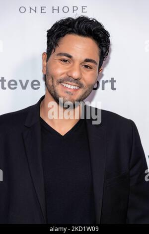 Hollywood, USA. 04.. November 2022. Mostafa Elmorsy besucht den Rockfotografen Steve Rapport Fotoausstellung VIP-Empfang in der Musichead Gallery, Hollywood, CA, November 4. 2022 Quelle: Eugene Powers/Alamy Live News Stockfoto