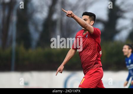 Alessandro Galeandro (U.C. AlbinoLeffe) feiert am 5. Februar 2022 im italienischen Fußballspiel der Serie C zwischen Feralpisalo und UC AlbinoLeffe im Lino Turina Stadium in Salo’ (BS), Italien, nach Tor 0-1. (Foto von Michele Maraviglia/NurPhoto) Stockfoto