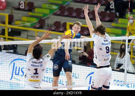 Spitze von Rok Movic - Verona Volley während der Volleyball italienischen Serie A Männer Superliga Meisterschaft NBV Verona gegen Allianz Milano am 05. Februar 2022 auf dem AGSM Forum in Verona, Italien (Foto von Roberto Tommasini/LiveMedia/NurPhoto) Stockfoto