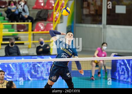 Pipe of Asparuh Asparuhov - Verona Volley während des Volleyball Ital Serie A Männer Superliga Championship NBV Verona vs Allianz Milano am 05. Februar 2022 auf dem AGSM Forum in Verona, Italien (Foto von Roberto Tommasini/LiveMedia/NurPhoto) Stockfoto