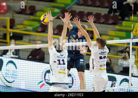 Spitze von Rok Movic - Verona Volley während der Volleyball italienischen Serie A Männer Superliga Meisterschaft NBV Verona gegen Allianz Milano am 05. Februar 2022 auf dem AGSM Forum in Verona, Italien (Foto von Roberto Tommasini/LiveMedia/NurPhoto) Stockfoto