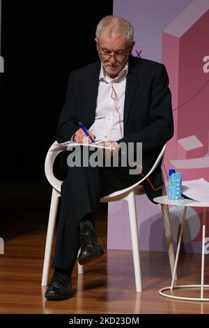 Jeremy Corbyn nimmt an der Veranstaltung „Tax the Rich“ Teil. Ausgleich der Haushaltsbilanz“, in Madrid am 7. Februar 2022, Spanien (Foto: Oscar Gonzalez/NurPhoto) Stockfoto