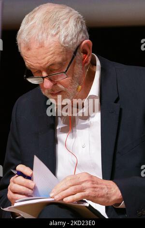 Jeremy Corbyn nimmt an der Veranstaltung „Tax the Rich“ Teil. Ausgleich der Haushaltsbilanz“, in Madrid am 7. Februar 2022, Spanien (Foto: Oscar Gonzalez/NurPhoto) Stockfoto