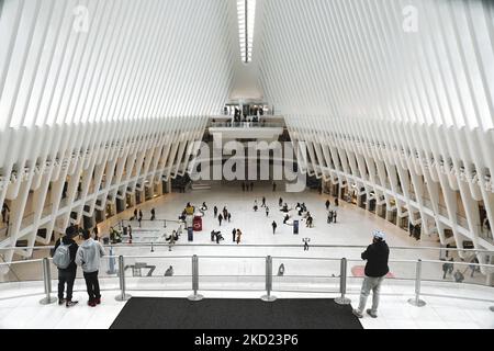 New York City, USA - 31. Oktober 2022 - der Blick ins Innere des Oculus im World Trade Center Stockfoto