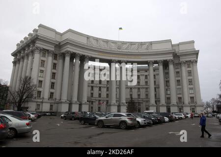 Das Gebäude des Außenministeriums der Ukraine befindet sich im Zentrum von Kiew, Ukraine 8. Februar 2022. Das tägliche Leben geht weiter wie üblich, obwohl die Spannungen an der Grenze zu Russland bestehen bleiben. (Foto von STR/NurPhoto) Stockfoto