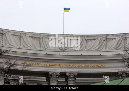 Das Gebäude des Außenministeriums der Ukraine befindet sich im Zentrum von Kiew, Ukraine 8. Februar 2022. Das tägliche Leben geht weiter wie üblich, obwohl die Spannungen an der Grenze zu Russland bestehen bleiben. (Foto von STR/NurPhoto) Stockfoto