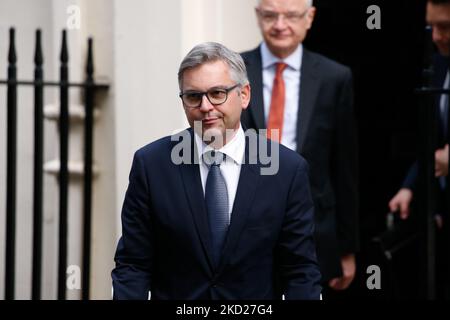 Der österreichische Finanzminister Magnus Brunner verlässt am 9. Februar 2022 ein Treffen in der Downing Street 11 in London, England. (Foto von David Cliff/NurPhoto) Stockfoto