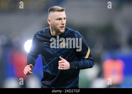 Milan Skriniar vom FC Internazionale beim italienischen Cup-Spiel zwischen dem FC Internazionale und AS Roma im Stadio Giuseppe Meazza, Mailand, Italien, am 8. Februar 2022. (Foto von Giuseppe Maffia/NurPhoto) Stockfoto