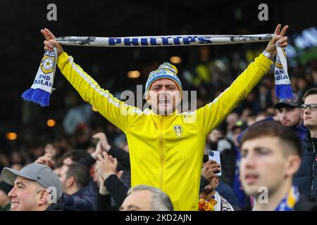 Leeds United-Fan singt vor dem Premier League-Spiel Leeds United gegen Bournemouth in der Elland Road, Leeds, Großbritannien, 5.. November 2022 (Foto von Gareth Evans/News Images) Stockfoto