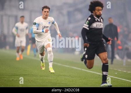 Marseille, Frankreich. 7. April 2022. Marseille-Spieler Pol Lirola (Mitte) bei einem Fußballspiel der UEFA Conference League zwischen Olympique Marseille und dem FC PAOK (Foto: © Giannis Papanikos/ZUMA Press Wire) Stockfoto