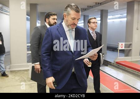 DER US-Senator Ted Cruz (R-TX) ist heute am 09. Februar 2022 auf dem Capitol Hill in Washington DC, USA, in den Senatstunnel wegen Verbrechen in den USA eingefahren. (Foto von Lenin Nolly/NurPhoto) Stockfoto