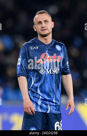 Stanislav Lobotka vom SSC Napoli schaut während des Serie-A-Spiels zwischen SSC Napoli und dem FC Internazionale am 12. Februar 2022 im Stadio Diego Armando Maradona, Neapel, Italien, nach. (Foto von Giuseppe Maffia/NurPhoto) Stockfoto