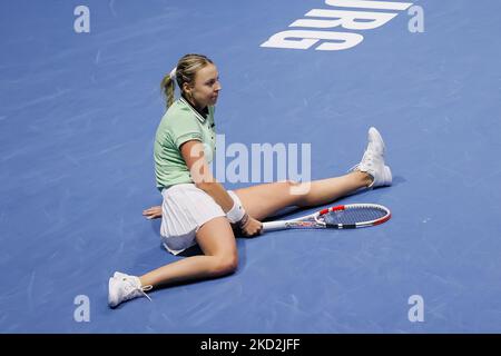 Anet Kontaveit aus Estland während des Finalmatches der Frauen beim WTA 500 St. Petersburg Ladies Trophy 2022 International Tennis Tournament gegen Maria Sakkari aus Griechenland am 13. Februar 2022 in der Sibur Arena in Sankt Petersburg, Russland. (Foto von Mike Kireev/NurPhoto) Stockfoto