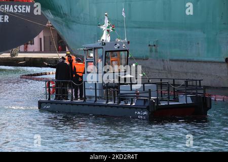 Der Start der ersten vor Ort hergestellten Boote zur Bekämpfung der Umweltverschmutzung im Hafen von Algier in Algerien am 15. Februar 2022 (Foto: Anis/APP/NurPhoto) Stockfoto